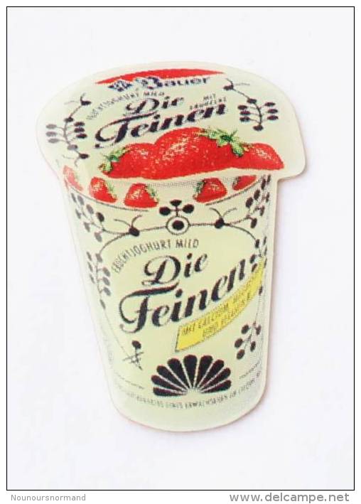 Pin's BAUER - DIE FEINE - Yaourt Aux Fraise  - E491 - Alimentación