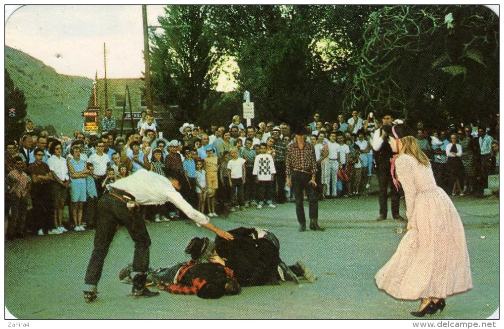 The Dead Outlaw Mourned By Dance Hall Girl And Watched By Gambler At Nightly Show At Jackson  Wyoming - Autres & Non Classés