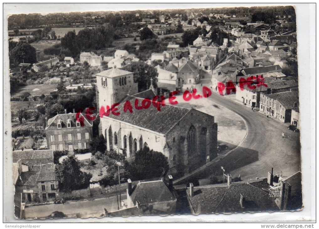 79 - MONCOUTANT - L' EGLISE ET LA PLACE   VUE AERIENNE - Moncoutant