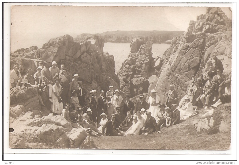 Carte Photo A Identifier - Groupe De Personnes Dans Les Rochers - A Identifier