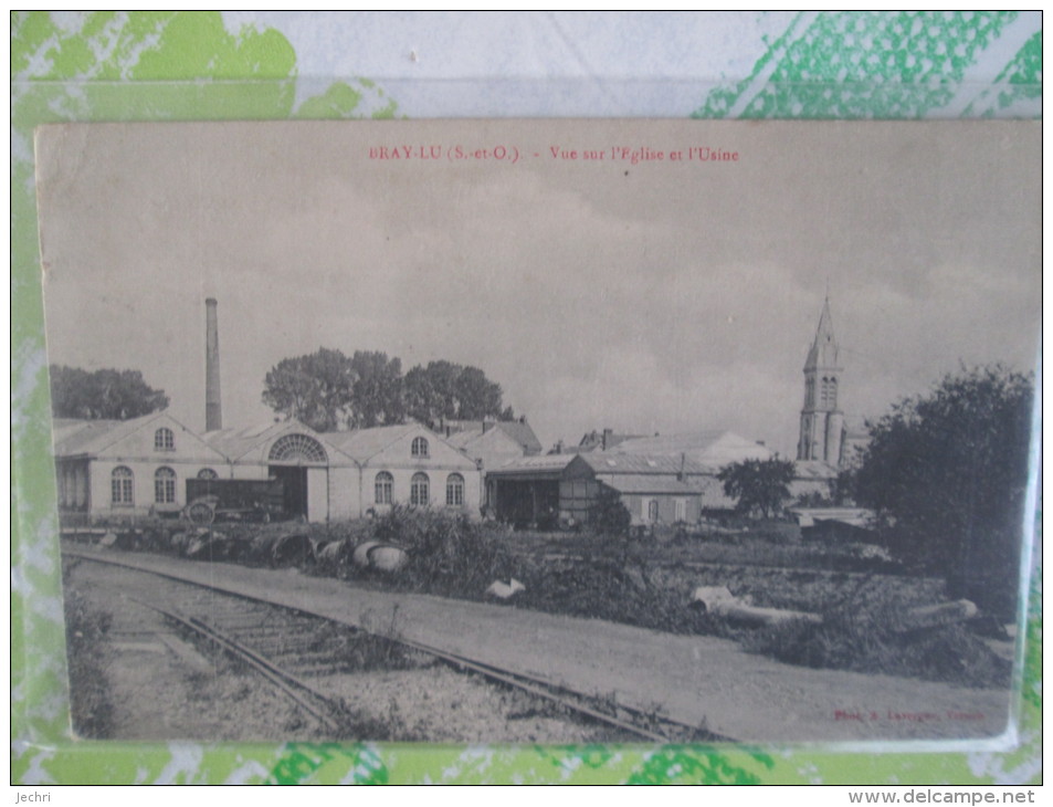 BRAY LU VUE SUR L EGLISE ET L USINE - Bray-et-Lû