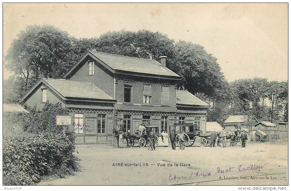 62 - AIRE SUR LA LYS - ATTELAGES, DILIGENCE DEVANT LA GARE - CPA ANIMEE - Aire Sur La Lys