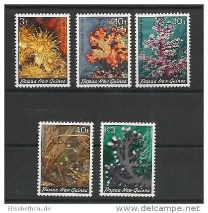 PAPUA - NEW GUINEA - SERIE COMPLETE YVERT 449/453 ** MNH - CORAUX - Papua New Guinea