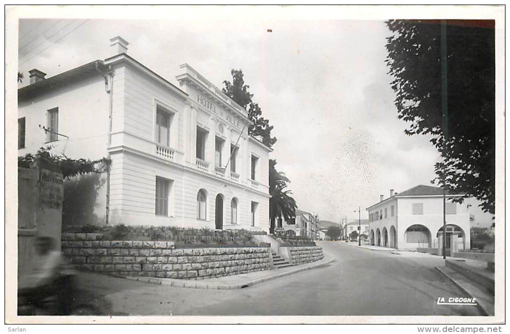 06 , ST LAURENT DU VAR , La Mairie ,  * 300 21 - Saint-Laurent-du-Var