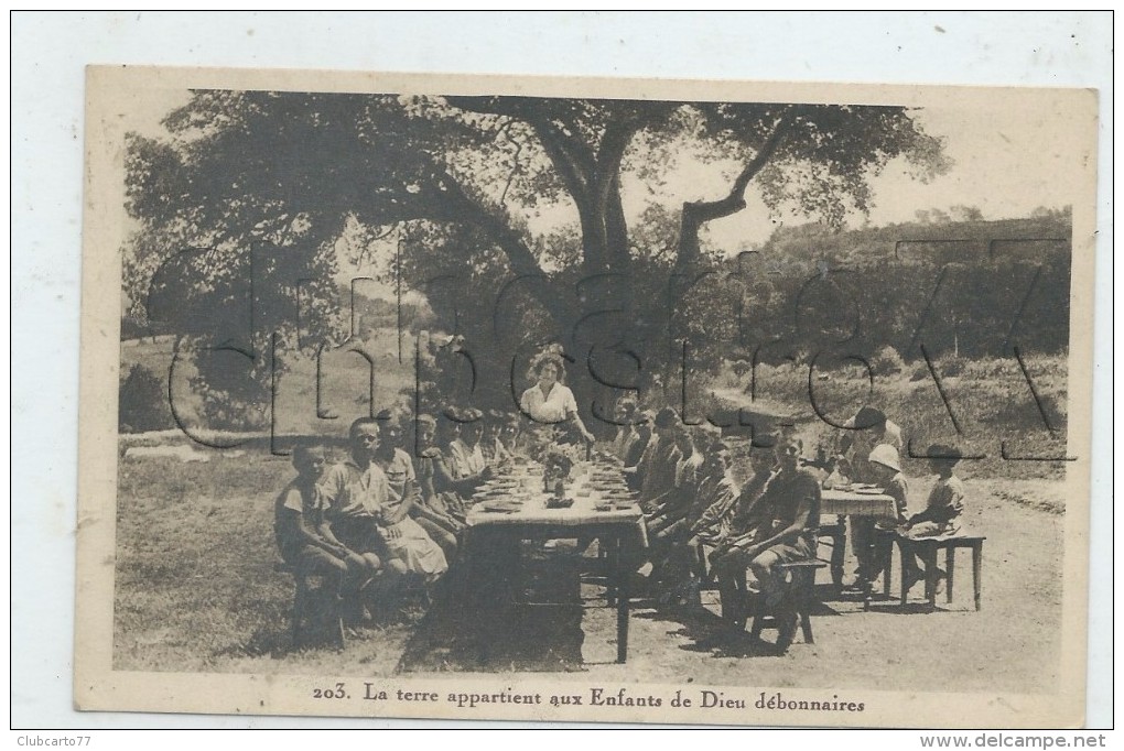 Cartigny (Suisse, GENEVE) :  Repas à LA DEMEURE DE LA PAIX ET DE LA JOIE, CHATEAU DE CARTIGNY En 1945 (animé) PF. - Cartigny