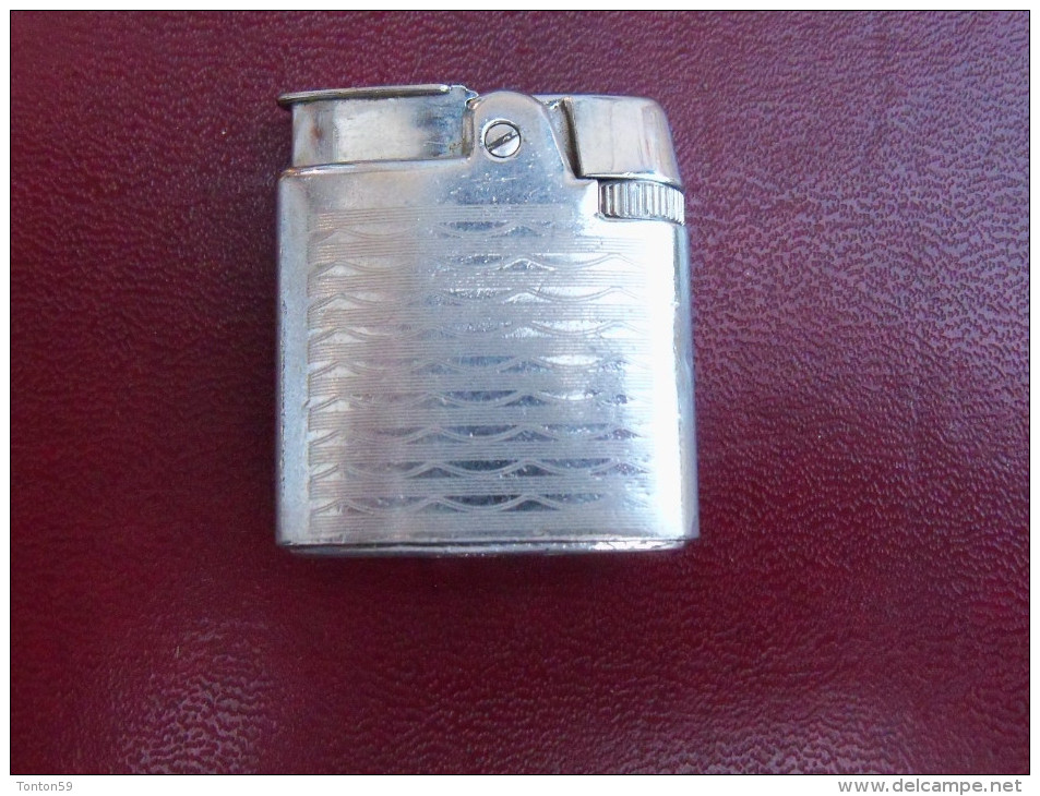 Petit Briquet Femme RONSON Vintage. - Autres & Non Classés