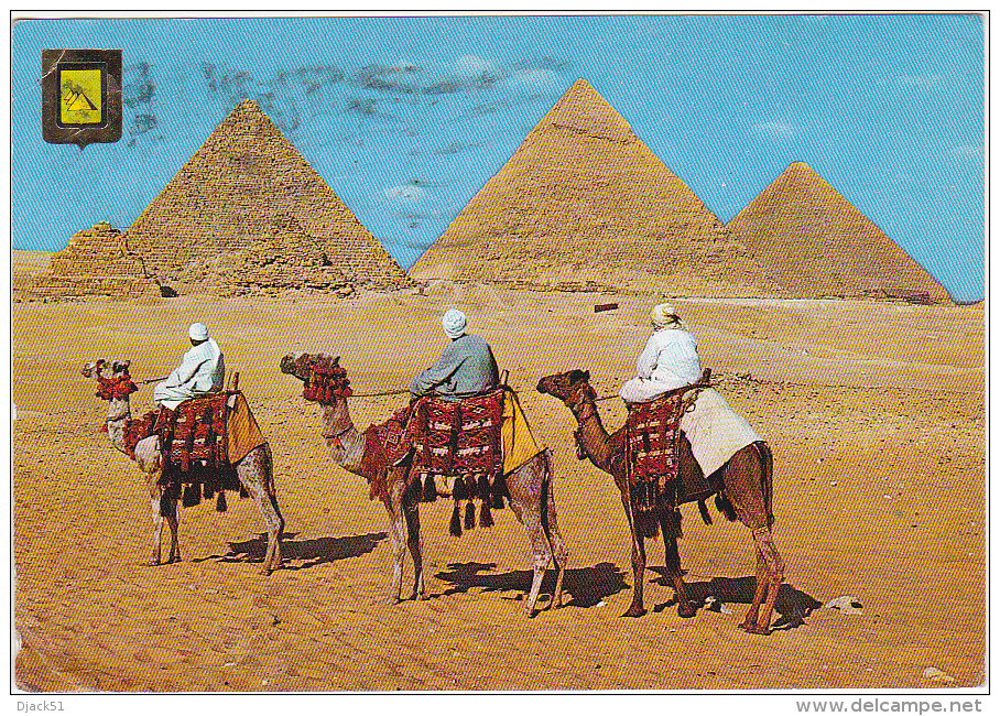 Timbre / Stamp / Egypte / Egypt / 1976 / Collés Sur Carte Postal : Les Pyramides De Kheops - GUIZEH - Gebraucht