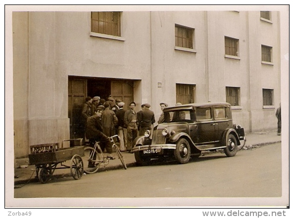 Cliché Keystone Photo Presse Avril 1938 Monaquatre Piquet De Grève à L´une Des Portes Des Usines Renault à Billancourt - Automobili