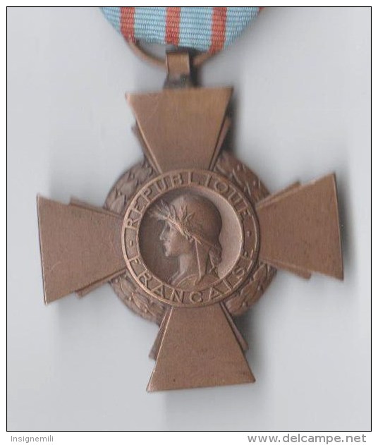 MEDAILLE CROIX DU COMBATTANT - Poinçon + BR , Tige à Boule - France