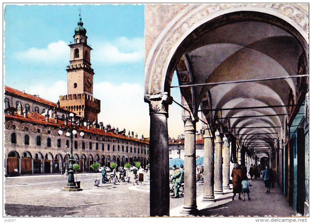 CARTOLINA  VIGEVANO - PIAZZA DUCALE    VIAGGIATA 1956 - Vigevano