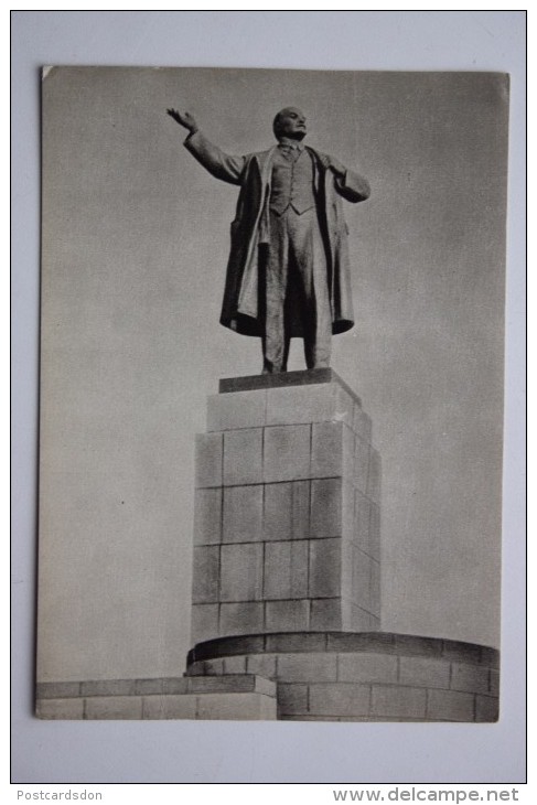 SVERDLOVSK. RUSSIA.  LENIN MONUMENT  1965 - Monuments