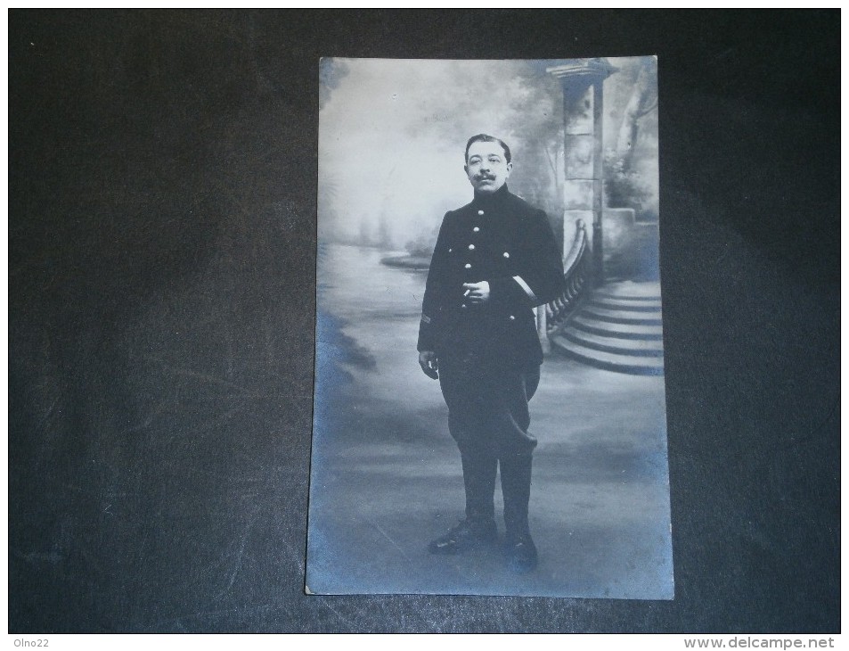 Un Militaire Avec Cigarette. Photo De Studio - Guerre, Militaire