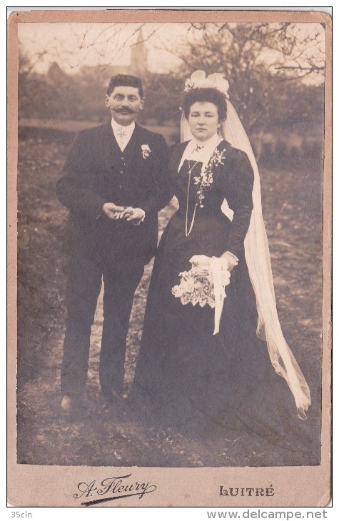 LUITRE - PHOTO  Mariage - 10 X 14,5 Collé Sur Carton Dur 10,5 X 16,5 - Photographe Amédée Fleury à Luitré ( I. Et V. ). - Personas Anónimos