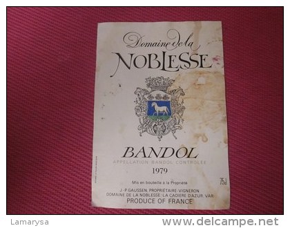 LOT DE 100 ETIQUETTE DE VIN /Champagne /Décollées ou Neuves faire défiler les 100 scanns de cette vente et les voir ...