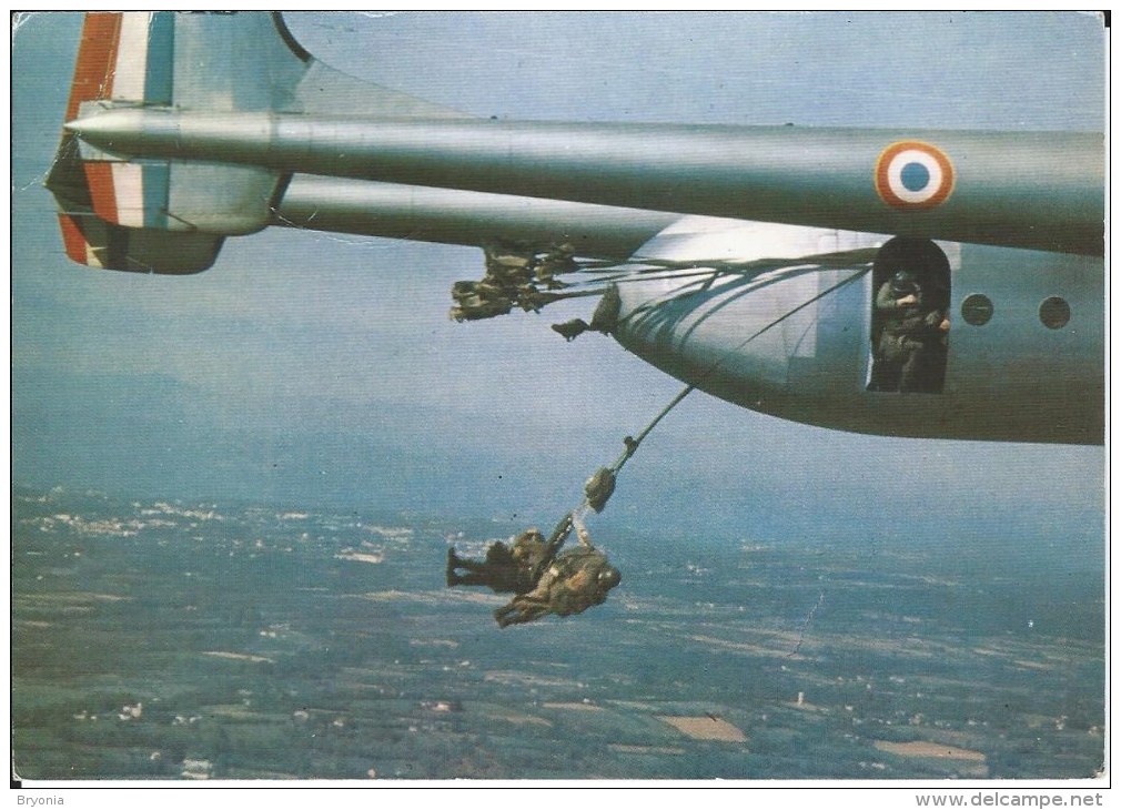 CPM  - 64 - PARACHUTISME - Largage D'un Nord  - 2.501  -  Très Bon état - - Fallschirmspringen