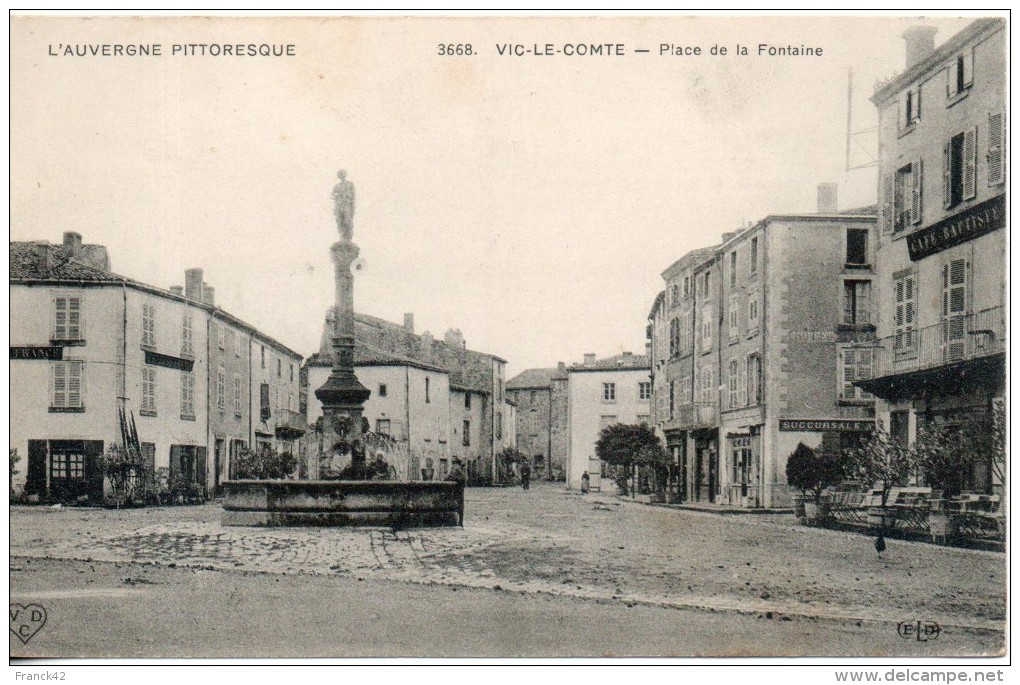 63. Vic Le Comte. Place De La Fontaine - Vic Le Comte