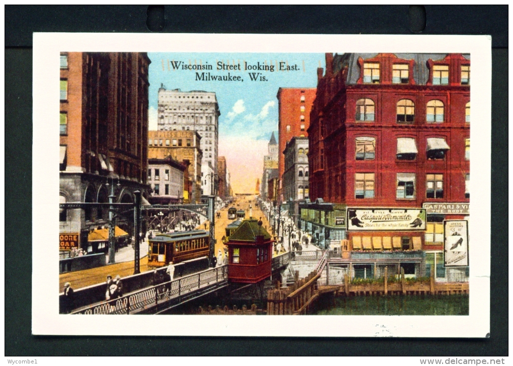 USA  -  Milwaukee  Wisconsin Street Looking East   Used Postcard As Scans - Milwaukee