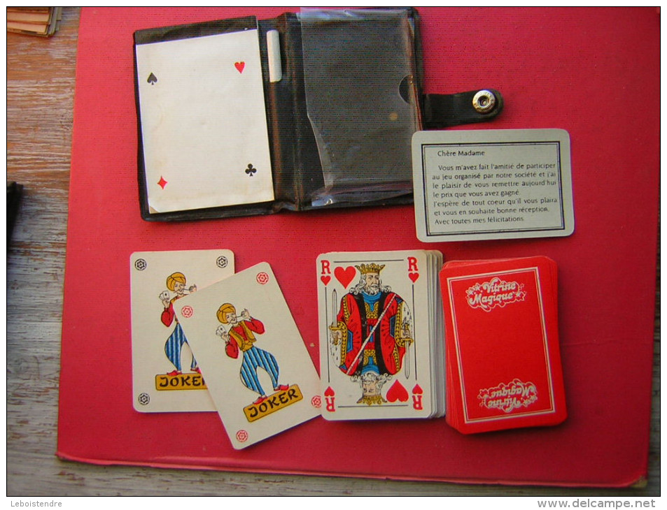 RARE JEU / JEUX DE 52 CARTES VITRINE MAGIQUE + 2 JOKERS / JOKER  DANS UN  ETUIT EN PLASTIQUE ET UNE CARTE PUB VITRINE MA - Autres & Non Classés