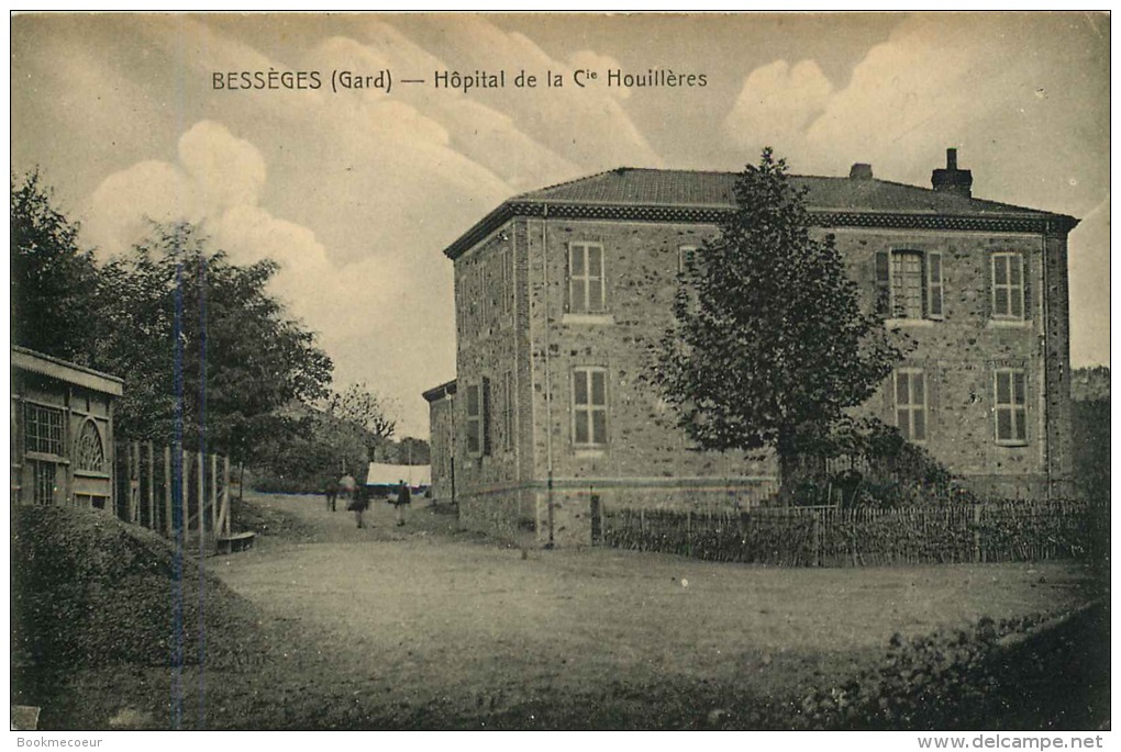 CPA Du Gard 30 BESSEGES  HOPITAL DE LA COMPAGNIE DES HOUILLERES   Vierge - Bessèges