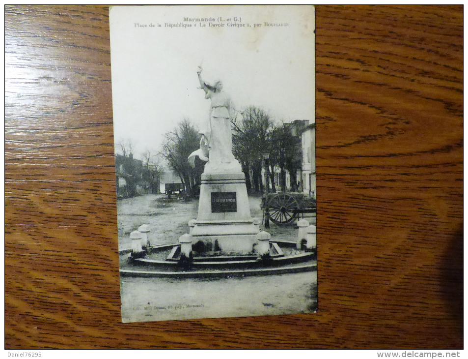 Place De La République  ''Le  Devoir Civique '' Par Bourlange - Marmande