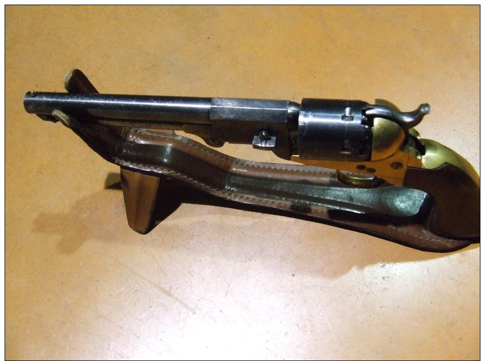 Revolver Colt Navy Poudre Noire Fabrication Italie - Autres & Non Classés