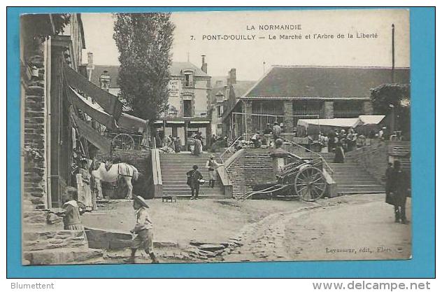 CPA 7 - Le Marché Et L'Arbre De La Liberté PONTD'OUILLY 14 - Pont D'Ouilly