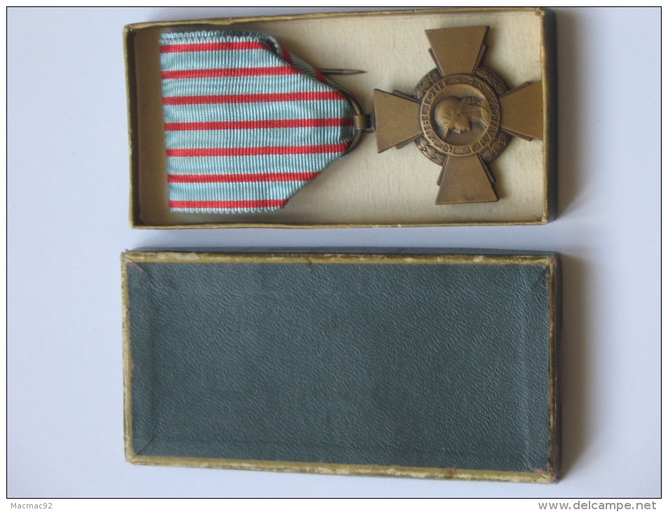 Décoration Médaille Militaire Croix Du Combattant - Avec Sa Boite  **** EN ACHAT IMMEDIAT **** - Other & Unclassified