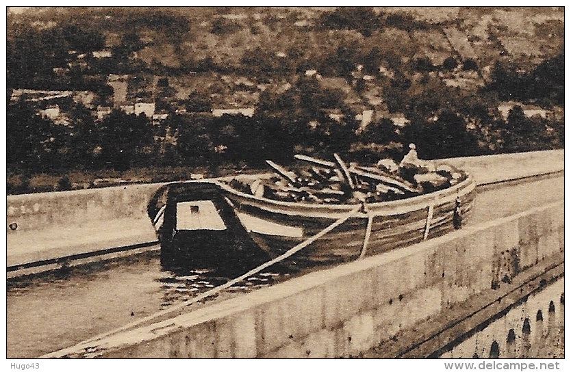 (RECTO/VERSO) AGEN - N° 23 - PASSAGE D' UNE GABARRE SUR LE PONT CANAL - PLIS VERTICAUX - CPA - Agen