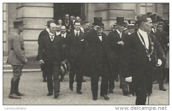 Photographie D´Agence /Signature Du Traité De Paix/Galerie Des Glaces /Versailles /TRAMPUS/1919  PHN88 - Personas Anónimos