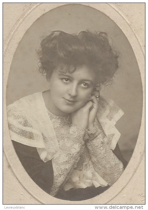 Photographie Anglaise/Montée Sur Carton/Jeune Femme élégante En Buste/Manchester/GB//Vers 1900-1910  PHN94 - Anonyme Personen