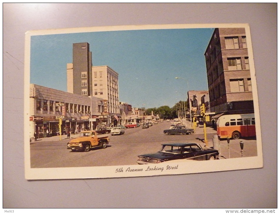 A343.  CPA. CLINTON,IOWA. 5th Avenue Looking West..  Beau Plan Animé. Non Ecrite - Autres & Non Classés