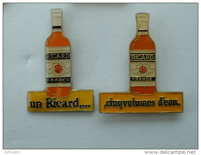 2 Pin´s RICARD - UN RICARD  , 5 VOLUMES D'EAU* - Bebidas