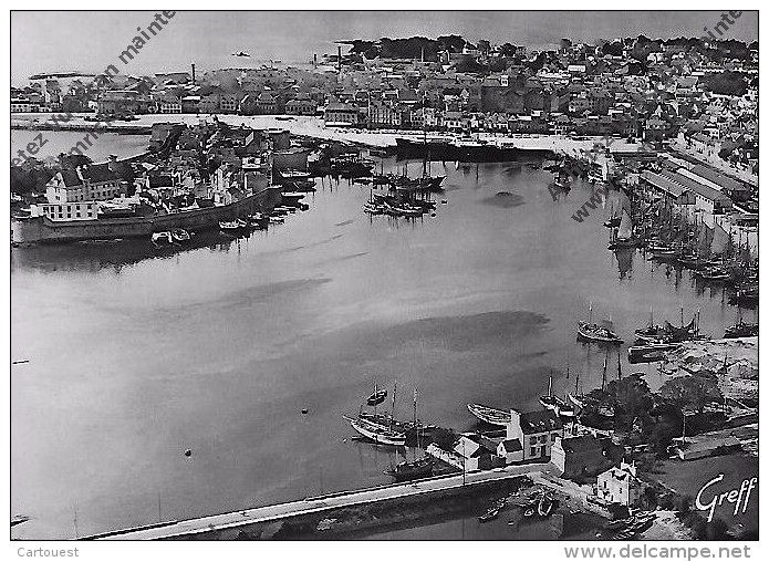 CPSM 29 Concarneau  Vue Aerienne Du Port Et De La Ville Close Bateaux ( R Henrard ) - Concarneau