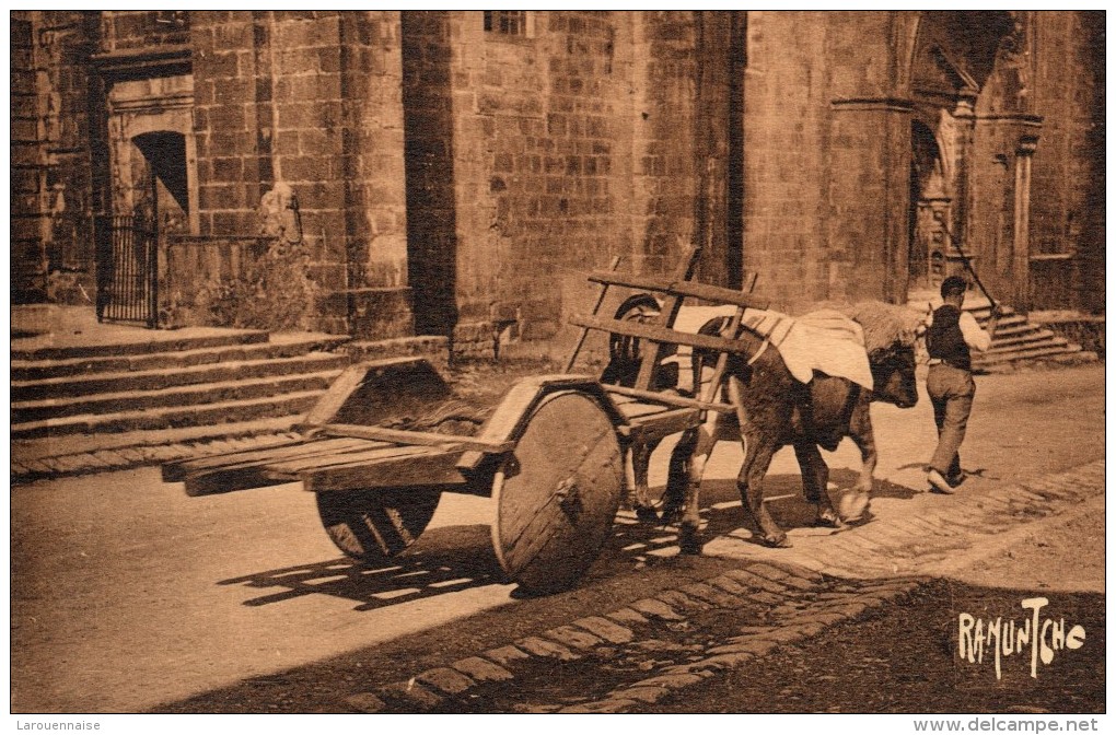 64 - URRUGNE Le Pays Basque -  Attelage  Passant Devant L´ Eglise D´ Urrugne - Urrugne