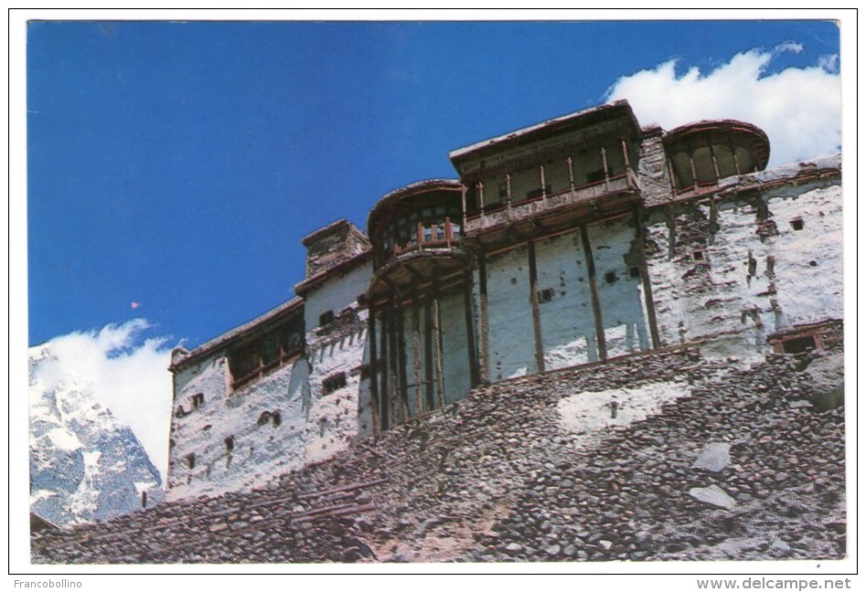 PAKISTAN - OLD FORT BALTIT, HUNZA / THEMATIC STAMP-SURGICAL INSTRUMENTS - Pakistan