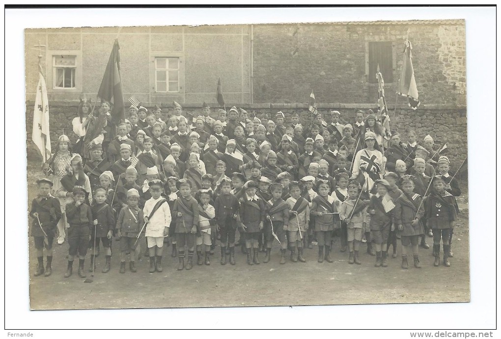 CPA Photo - Enfants Fêtant La Libération - Drapeau (lieu á Déterminer Mais Région Fraire - Laneffe - Morialmé) - Other & Unclassified