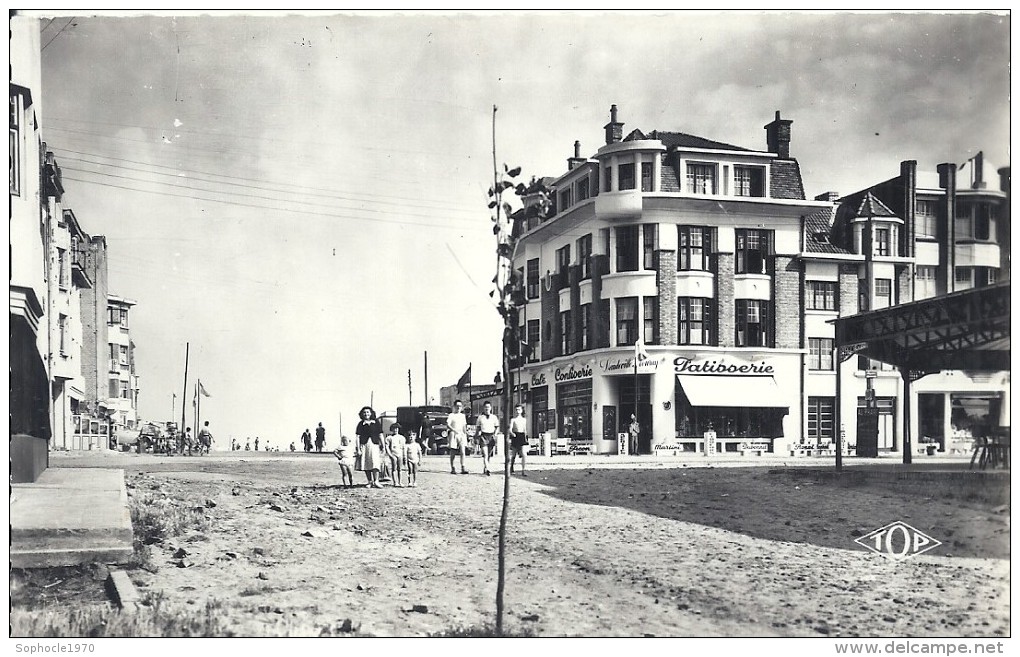 NORD PAS DE CALAIS - 59 - NORD - CPSM PF NB - Place De L'Esplanade - Bray-Dunes