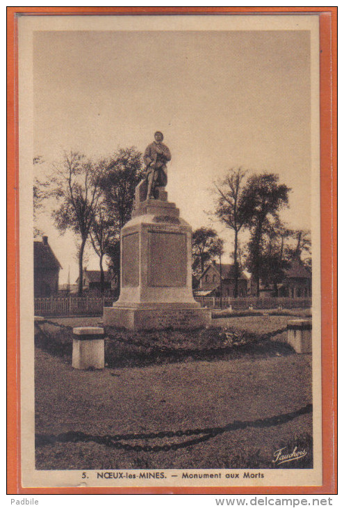 Carte Postale 62. Noeux-les-Mines Le Monument Aux Morts   Trés Beau Plan - Noeux Les Mines