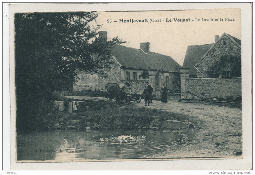 MONTJAVOULT - LE VOUAST - Le Lavoir Et La Place - Montjavoult