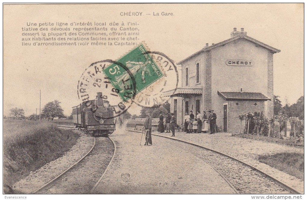 89 CHEROY / LA GARE / TRAIN LOCOMOTIVE      /////    REF  JANV. 16 / N° 035 - Cheroy