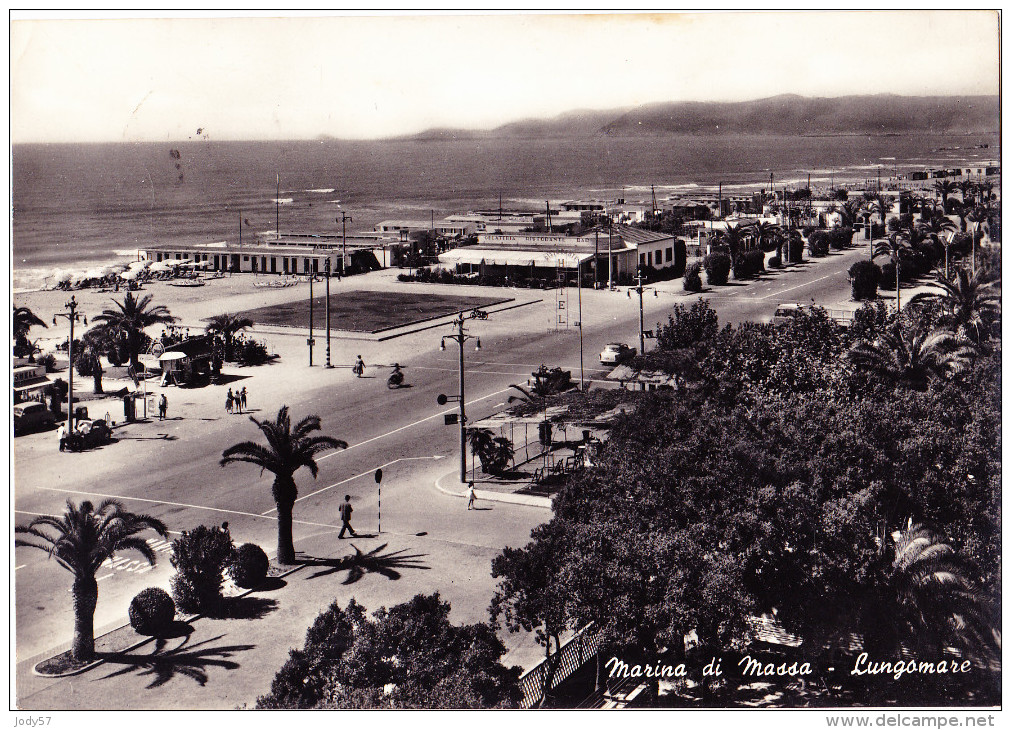 CARTOLINA  MARINA DI MASSA - LUNGOMARE    VIAGGIATA 1957 - Massa