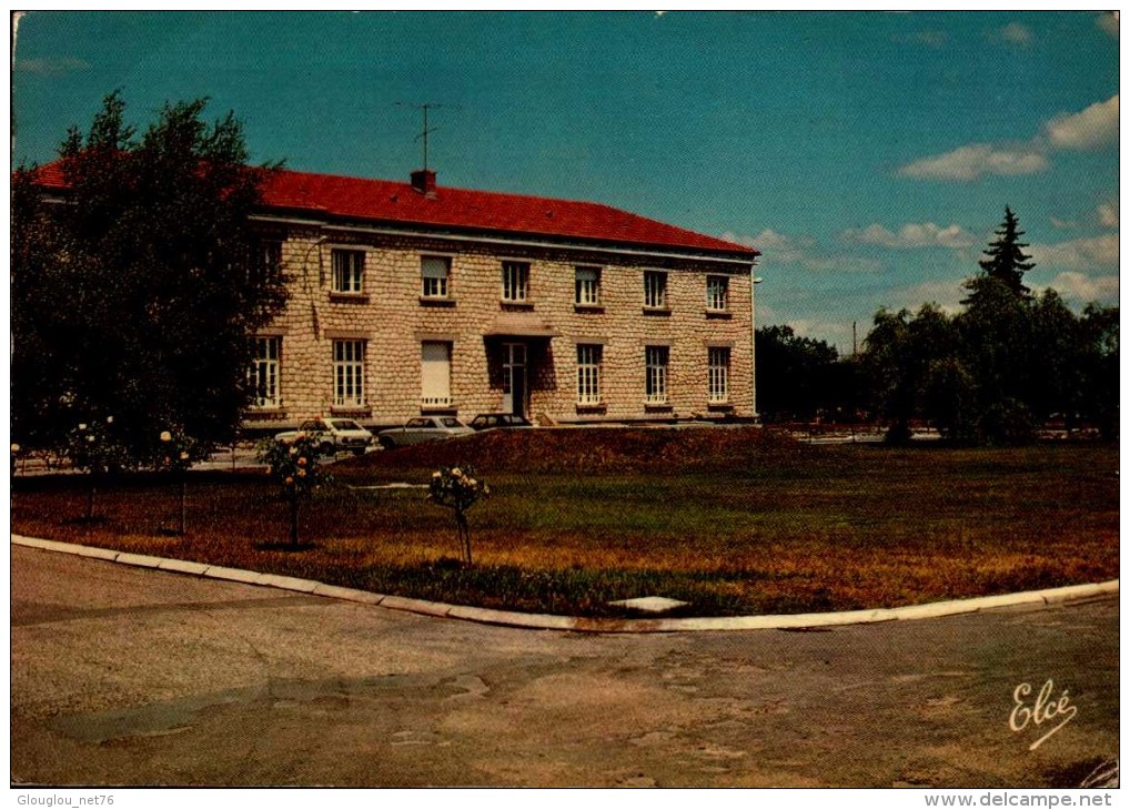 CENTRE DE FORMATION MARINE D'HOURTIN...LE CARRE DES OFFICIERS...CPM - Barracks