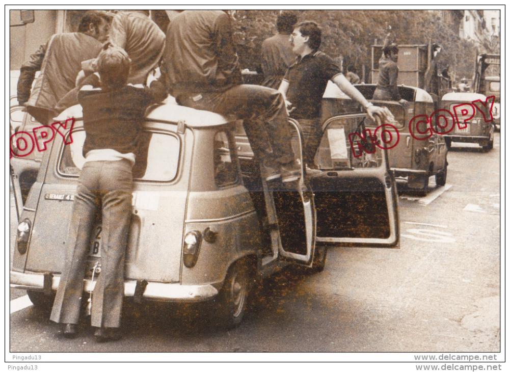 Au Plus Rapide La Renault 4 L Manifeste ! Manifestation SPA Terrin Navale - Cars