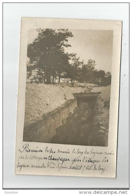 GUERRE 14 18 CARTE PHOTO PRISONNIERS BOCHES AMENES LE LONG DES BOYAUX CREUSES PAR LE 14 EME CORPS EN CHAMPAGNE (51) - Weltkrieg 1914-18