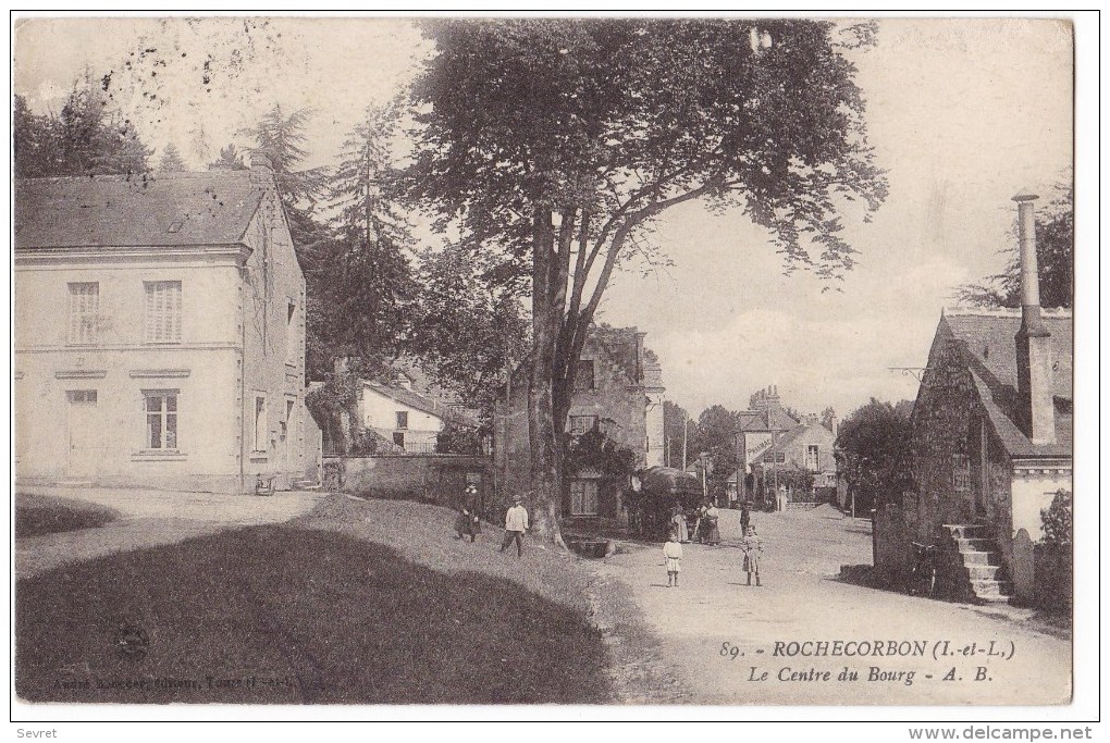 ROCHECORBON-    Le Centre Du Bourg. - Rochecorbon