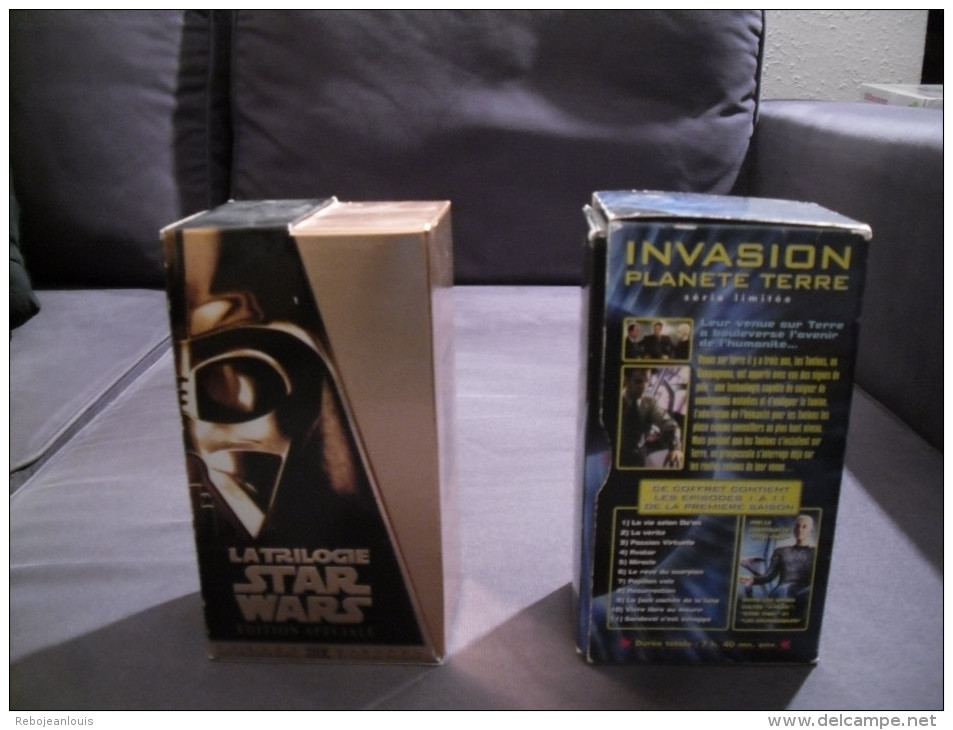 2 SERIES DE CASSETTES VIDEO STARS WARS ET INVASION PLANETE TERRE - Konvolute