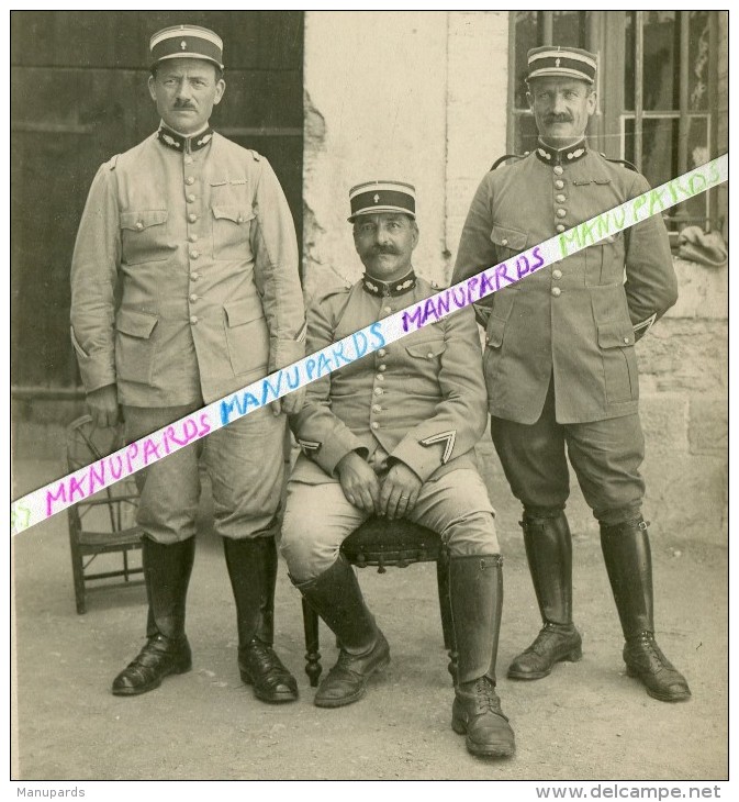 CARTE PHOTO / SOUS OFFICIERS DE GENDARMERIE / 1920 - 1930 - Guerre, Militaire
