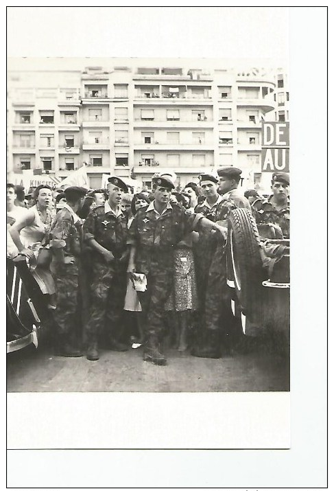 Cpsm Alger Le 13 Mai 1958 Les Paras Sur Le Forum - Guerres - Autres