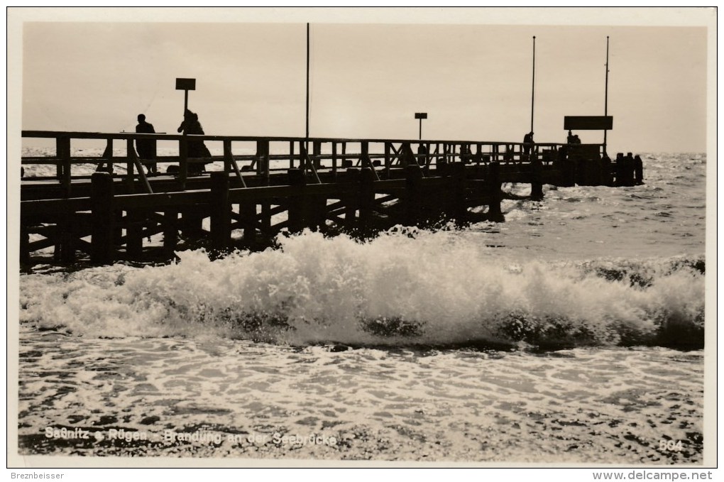 AK Saßnitz Sassnitz RÜGEN - Brandung An Der Seebrücke - Karte Gel. 1935 - Sassnitz