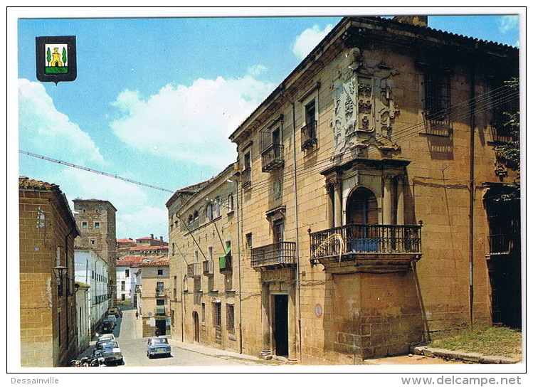 PLASENCIA  (CACERES)  CASA DEL DEAN   COCHE RENAULT 8   MBC / TBE - Autres & Non Classés